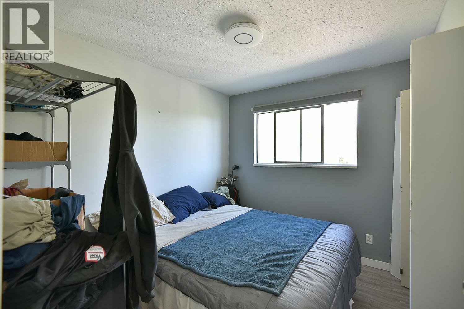 5727 TRAIL AVENUE, Sechelt