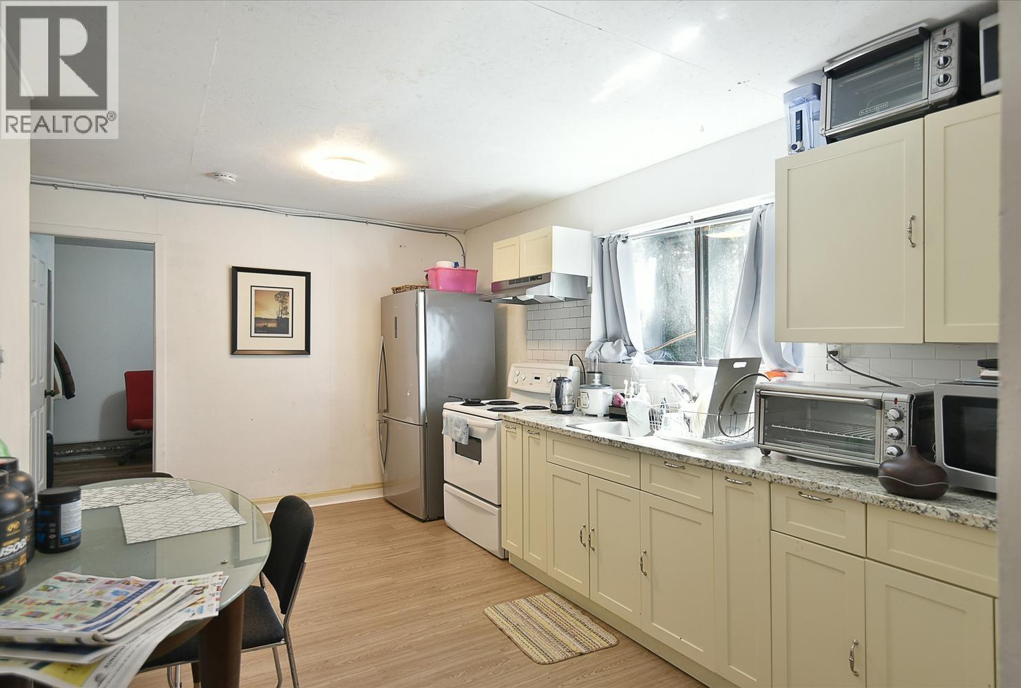5727 TRAIL AVENUE, Sechelt