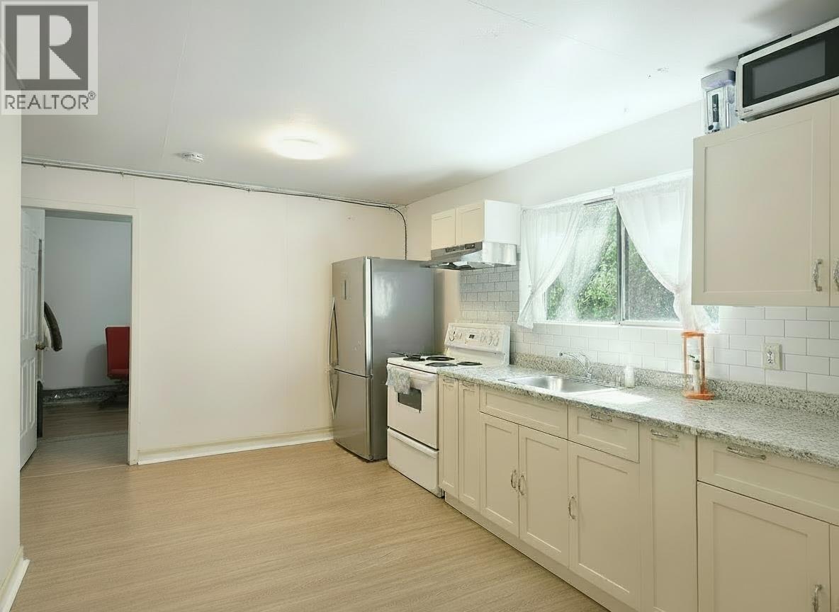 5727 TRAIL AVENUE, Sechelt