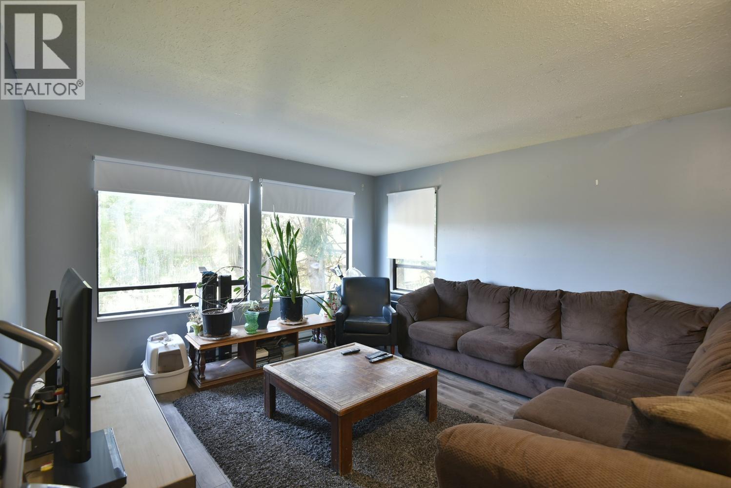 5727 TRAIL AVENUE, Sechelt