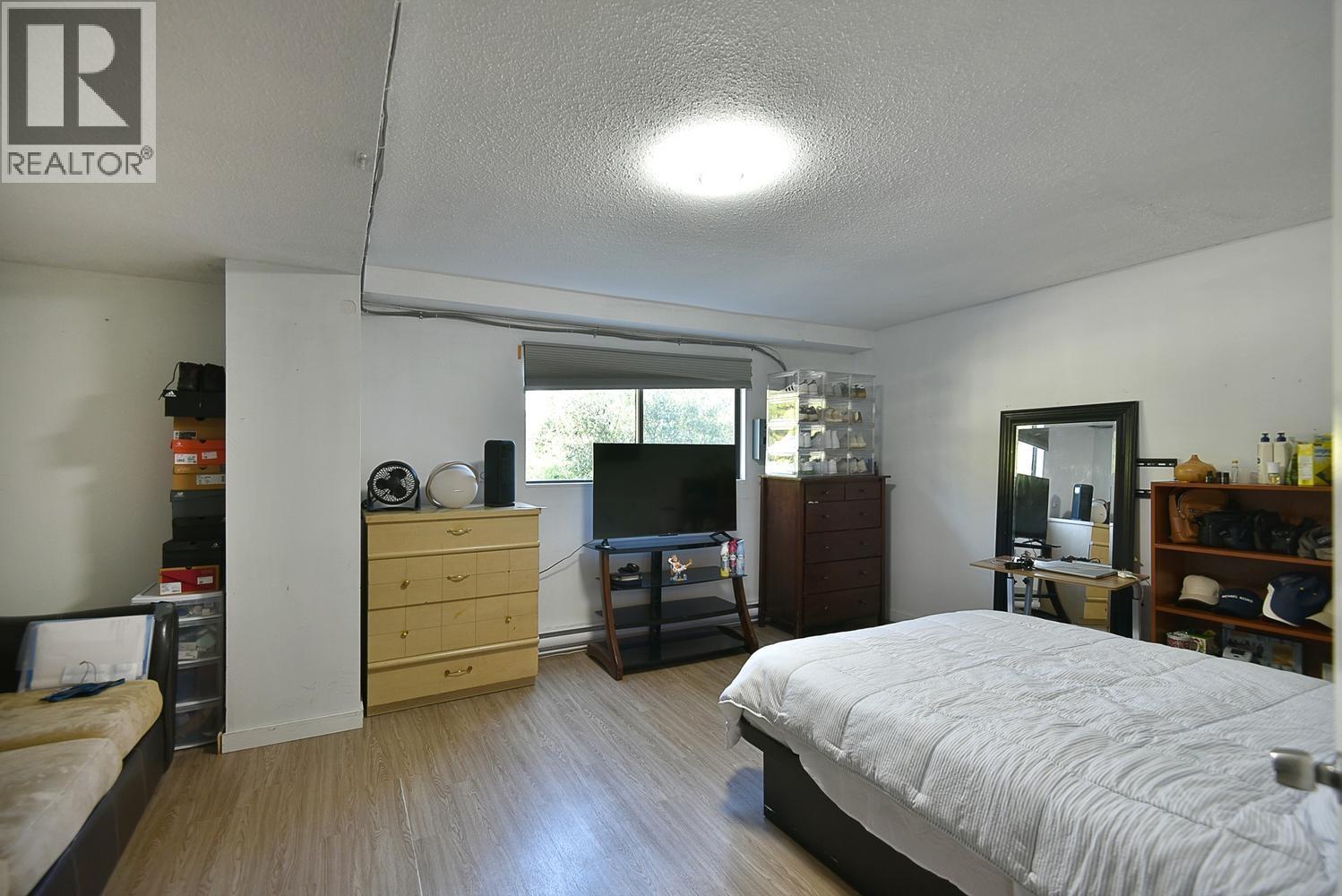 5727 TRAIL AVENUE, Sechelt