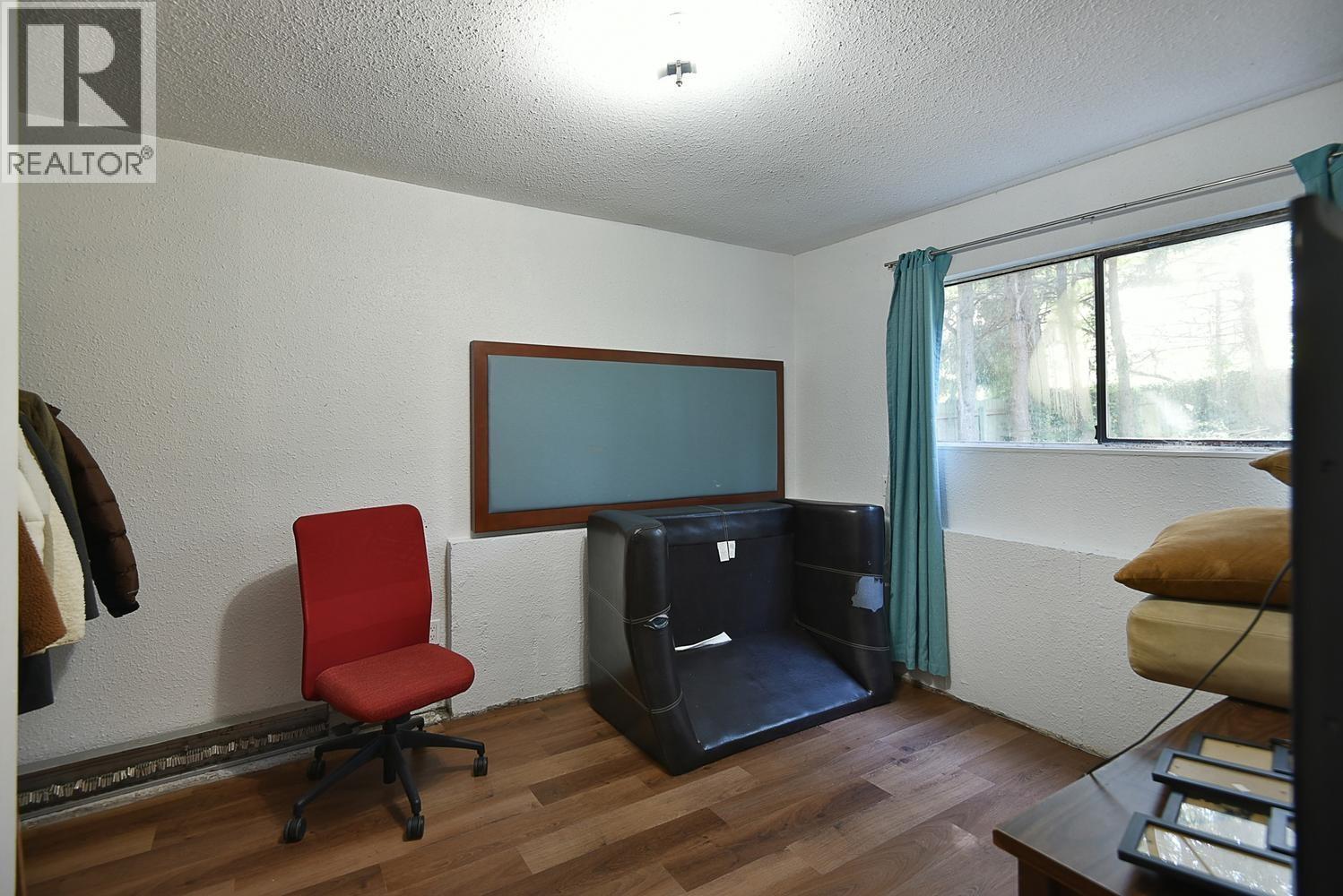5727 TRAIL AVENUE, Sechelt