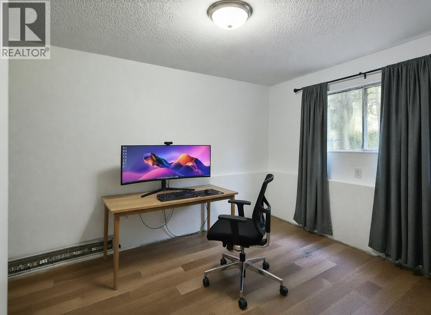 5727 TRAIL AVENUE, Sechelt