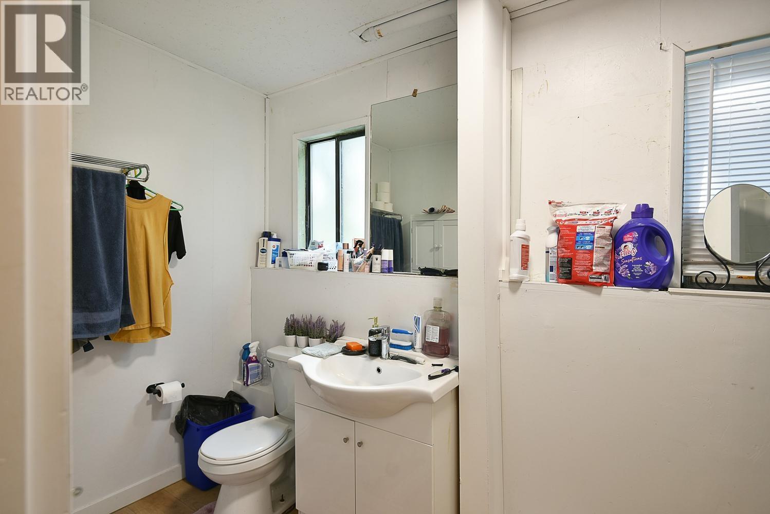 5727 TRAIL AVENUE, Sechelt