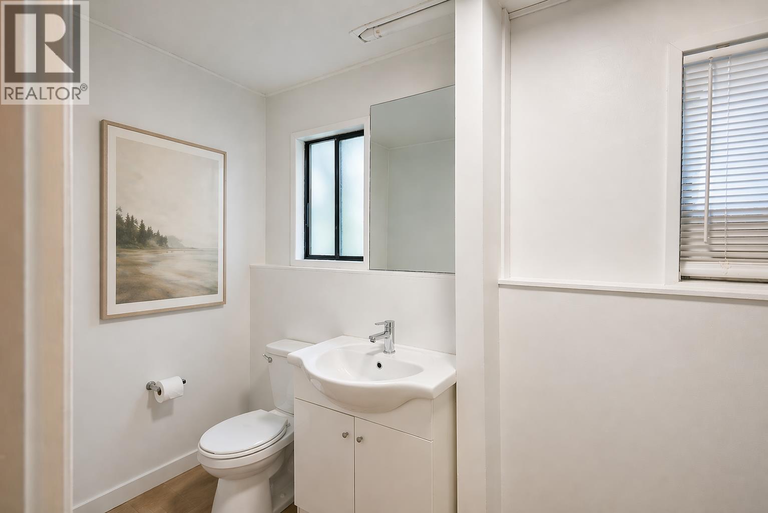 5727 TRAIL AVENUE, Sechelt