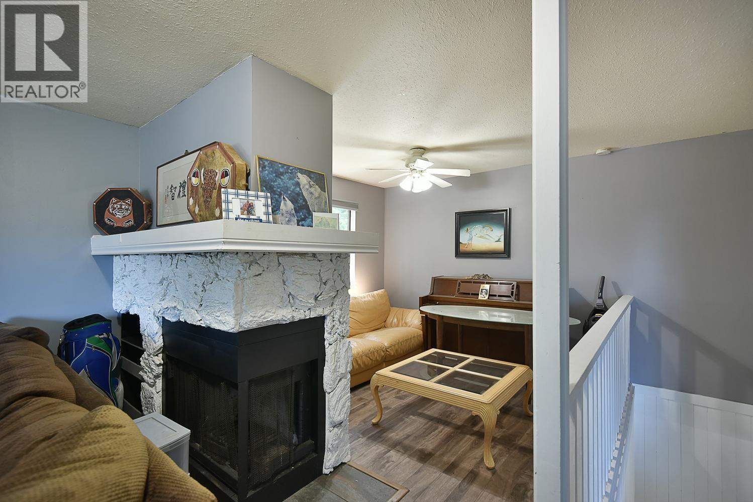5727 TRAIL AVENUE, Sechelt