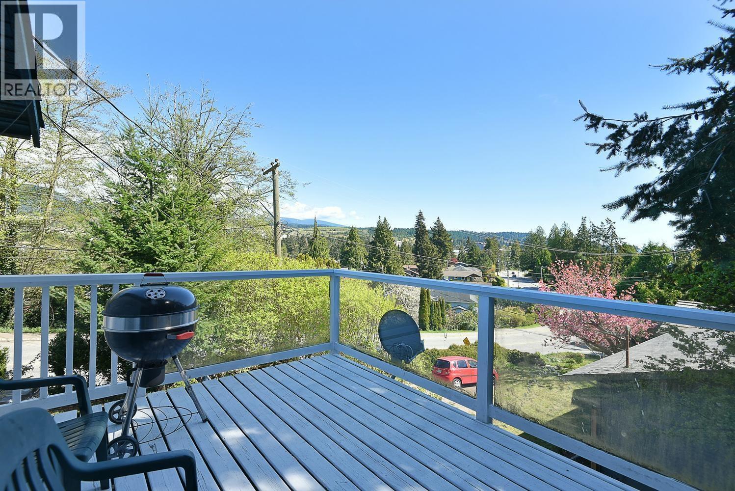 5727 TRAIL AVENUE, Sechelt