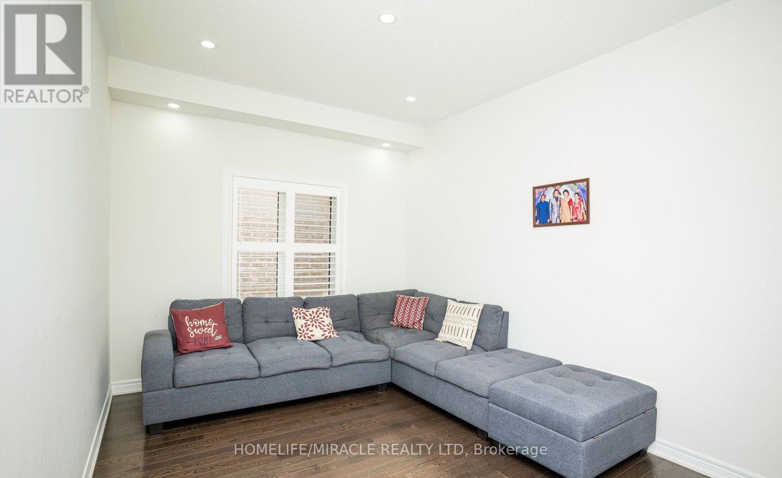 978 BARTON WAY - 5