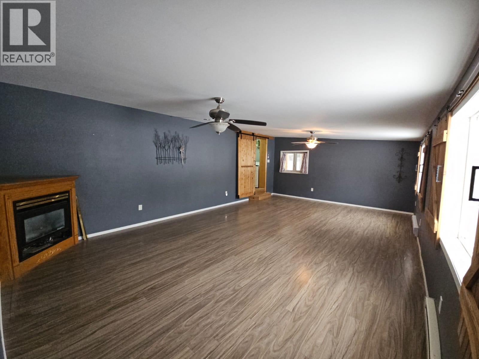4504 42 Avenue NE — photo 13