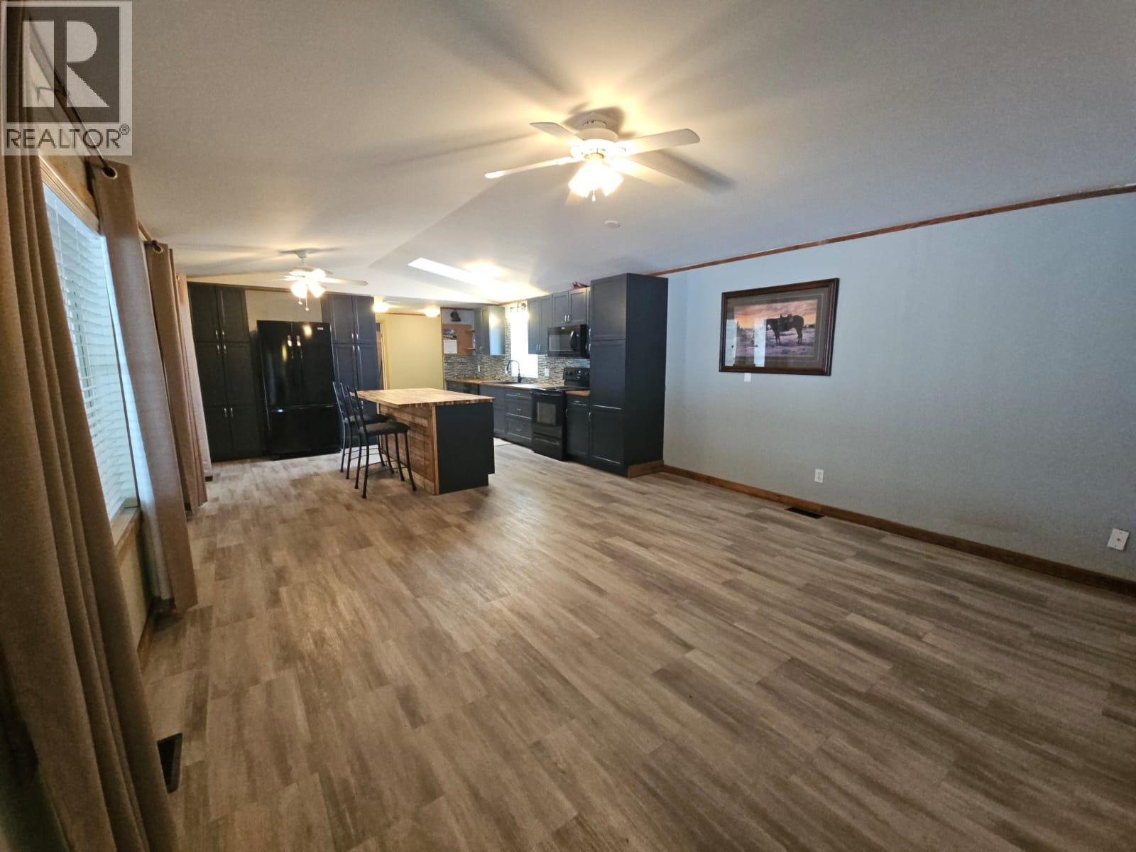 4504 42 Avenue NE - photo 4