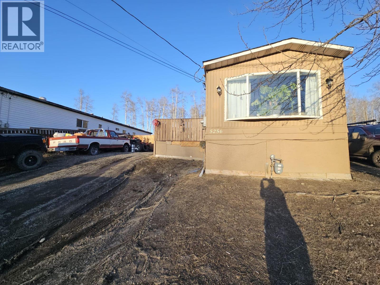 5256 45 Street SE - photo 2