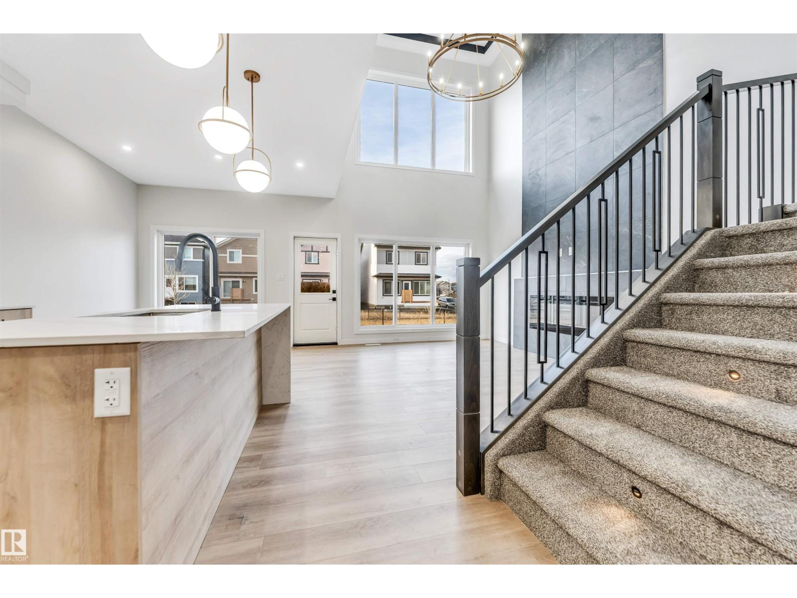 8712 181 AV NW, Edmonton