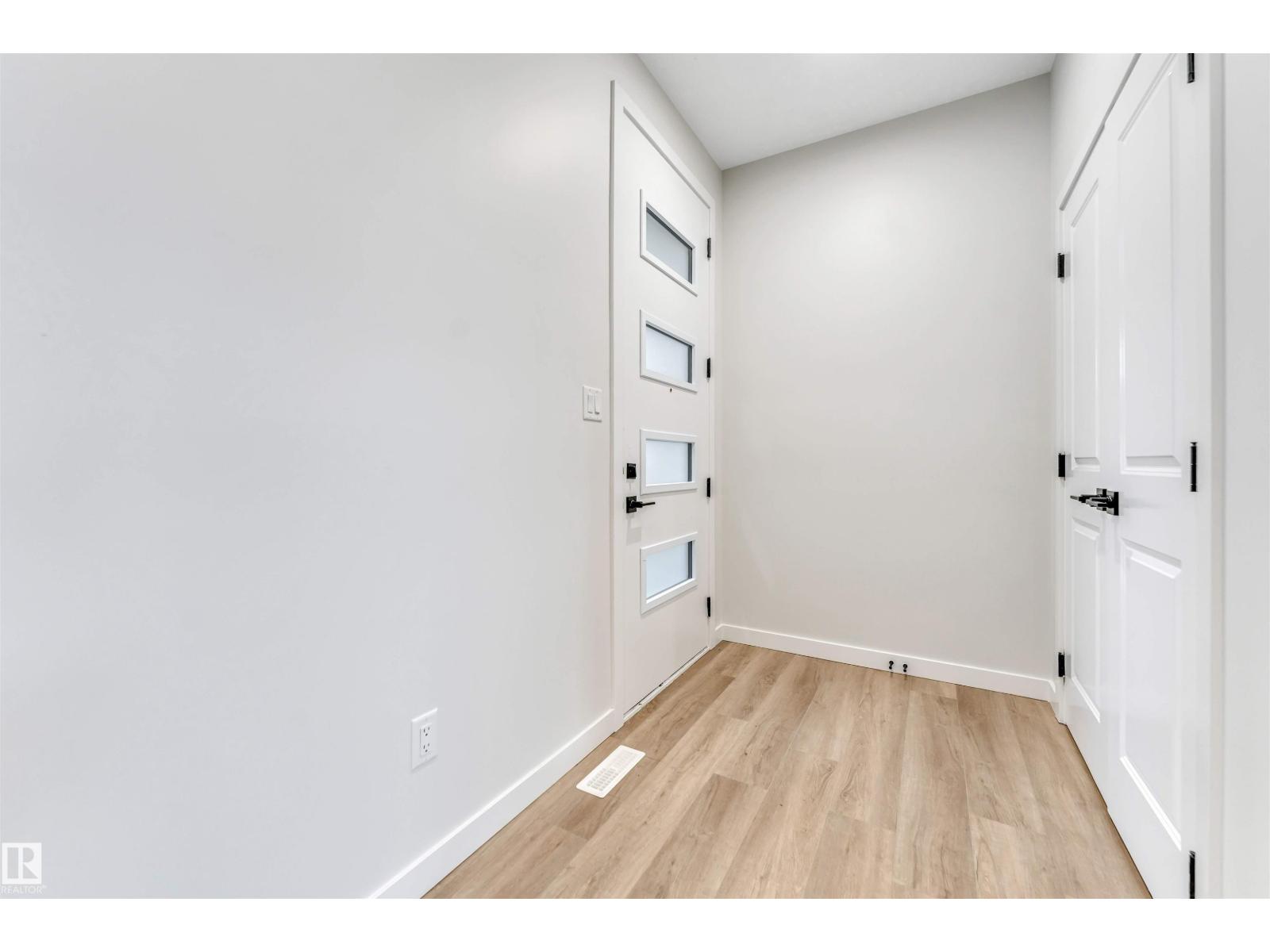 8712 181 AV NW, Edmonton