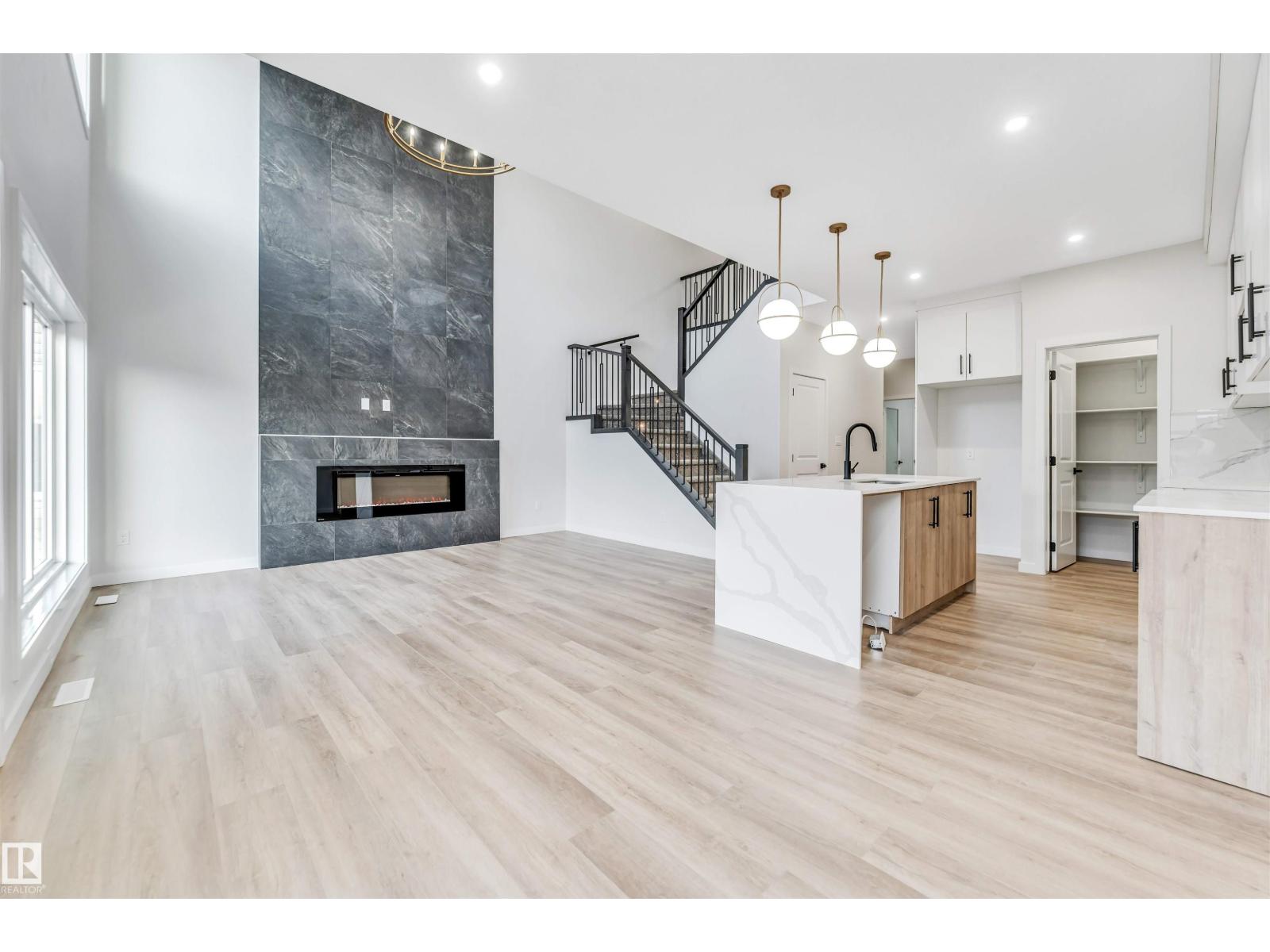 8712 181 AV NW, Edmonton