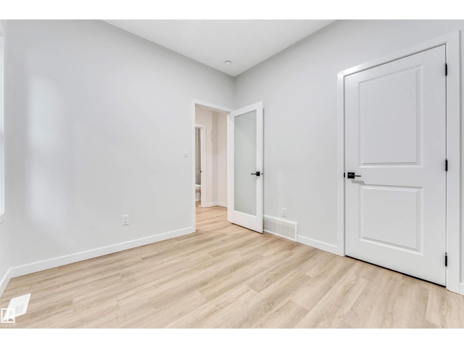 8712 181 AV NW, Edmonton