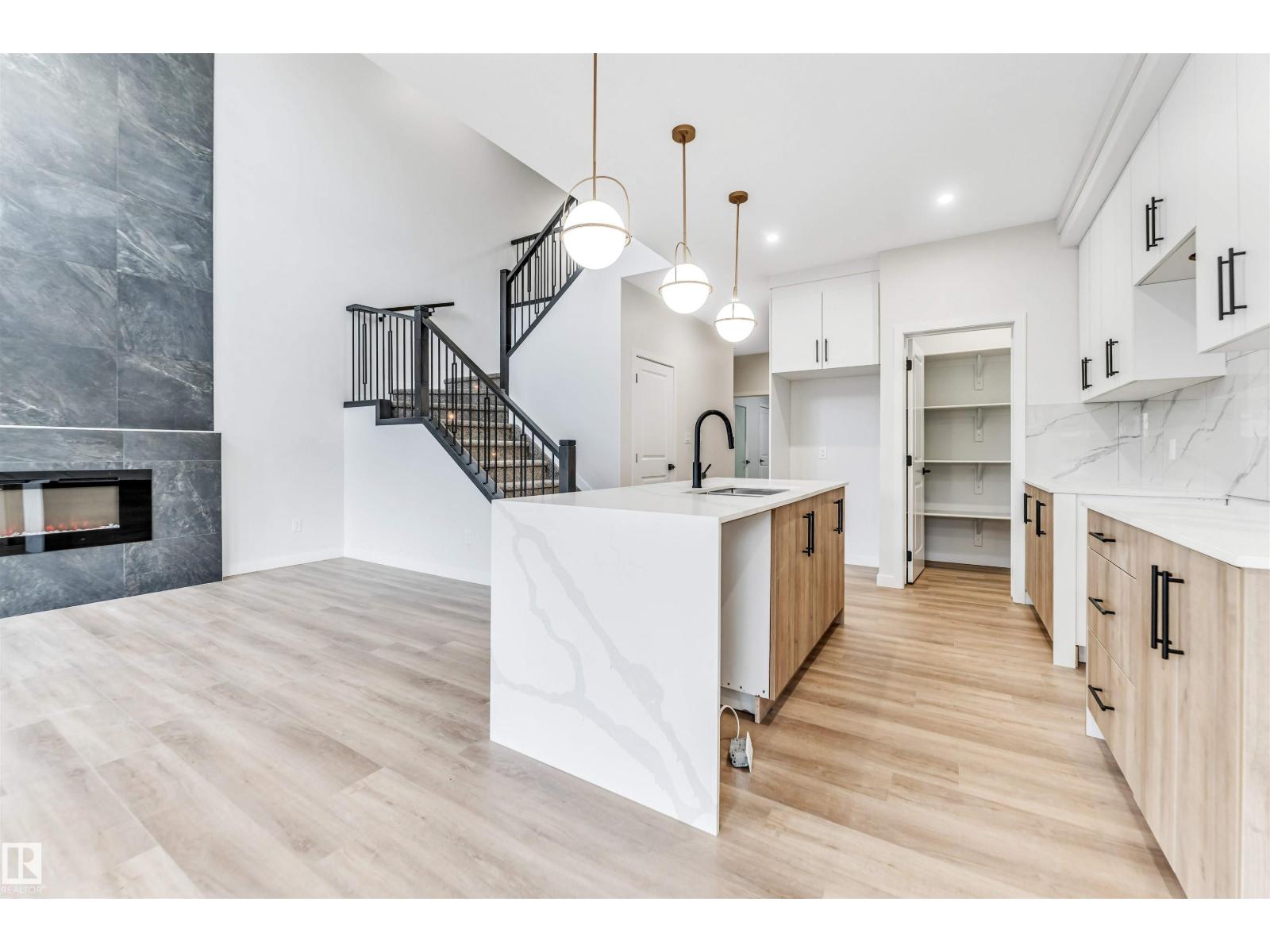 8712 181 AV NW, Edmonton