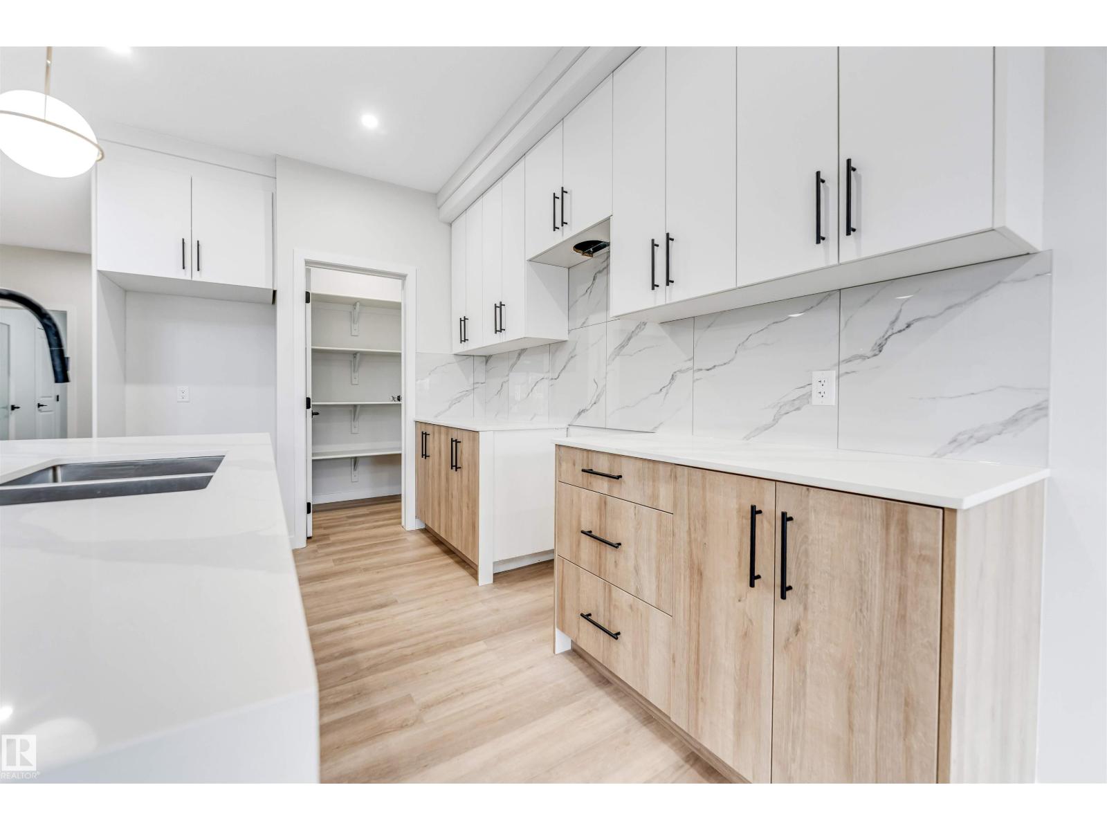 8712 181 AV NW, Edmonton