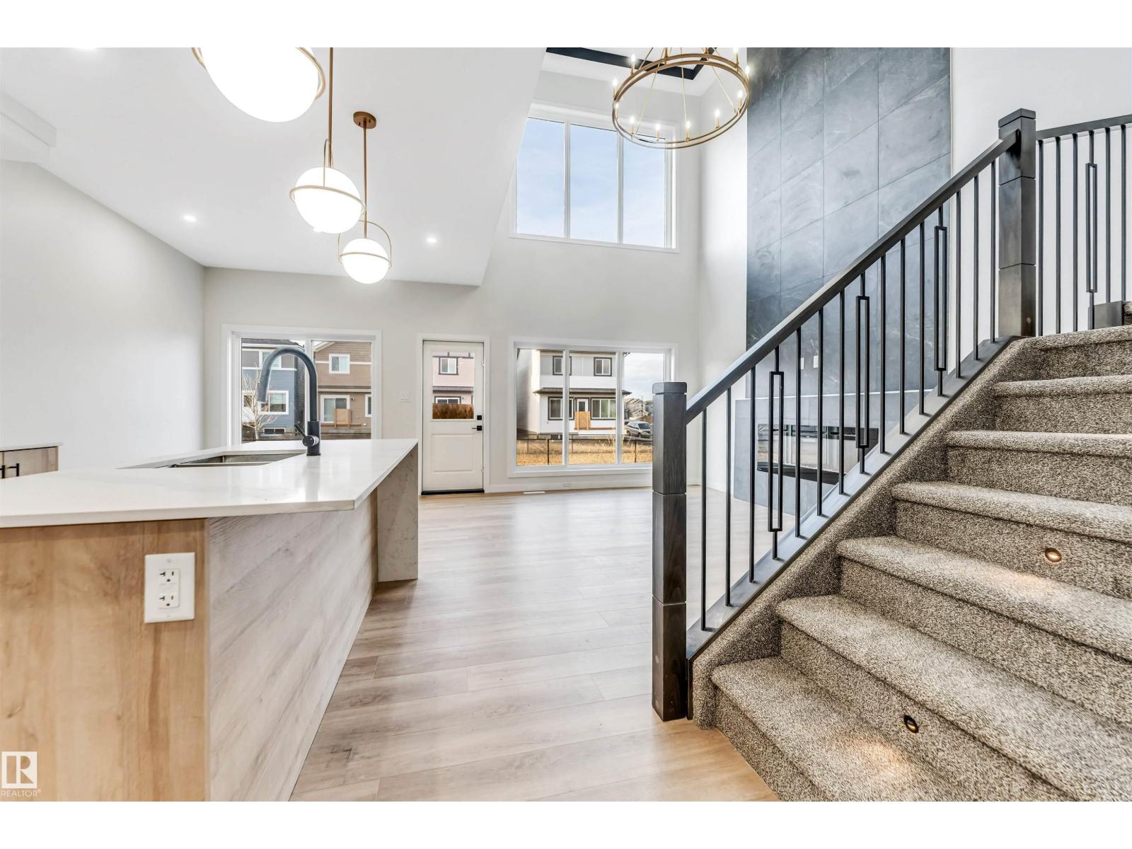 8712 181 AV NW, Edmonton