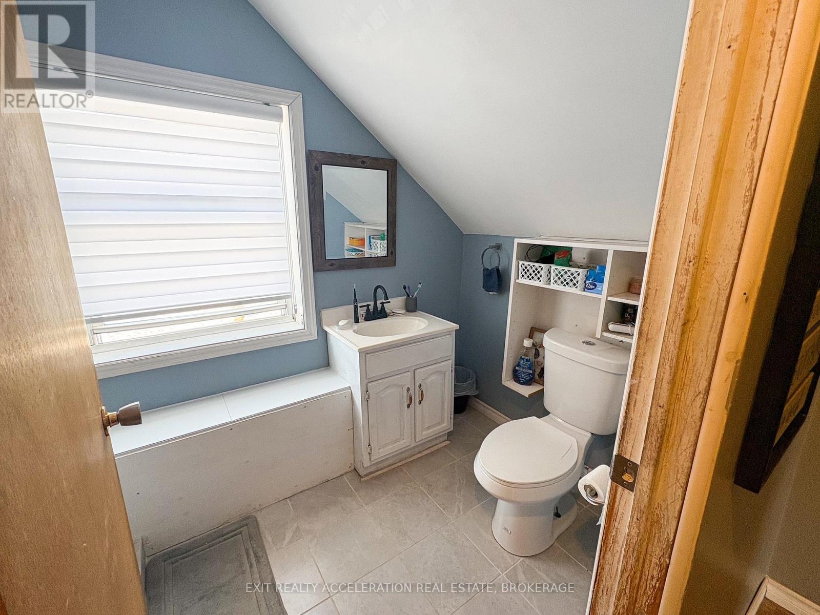 9 CHESTNUT DRIVE - 21