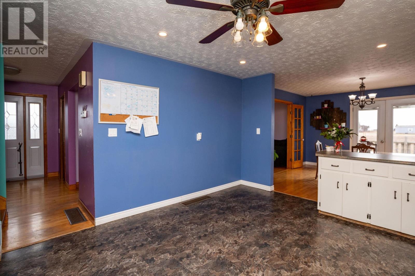 382 ROBERTSON Road — photo 9