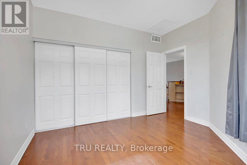 108 VILLAGEVIEW PRIVATE — photo 18