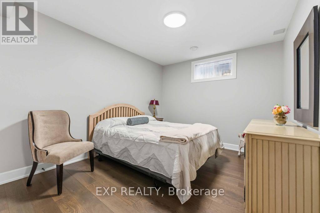 937 FALAISE ROAD - 46