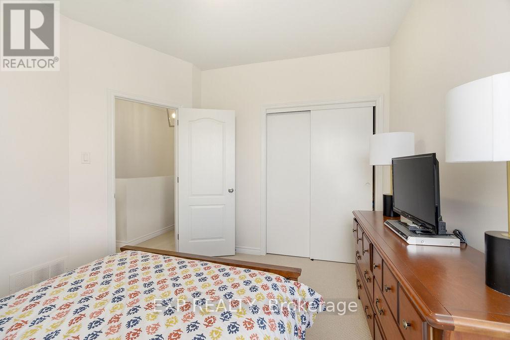 #32 2621 LONGFIELDS DRIVE - 28