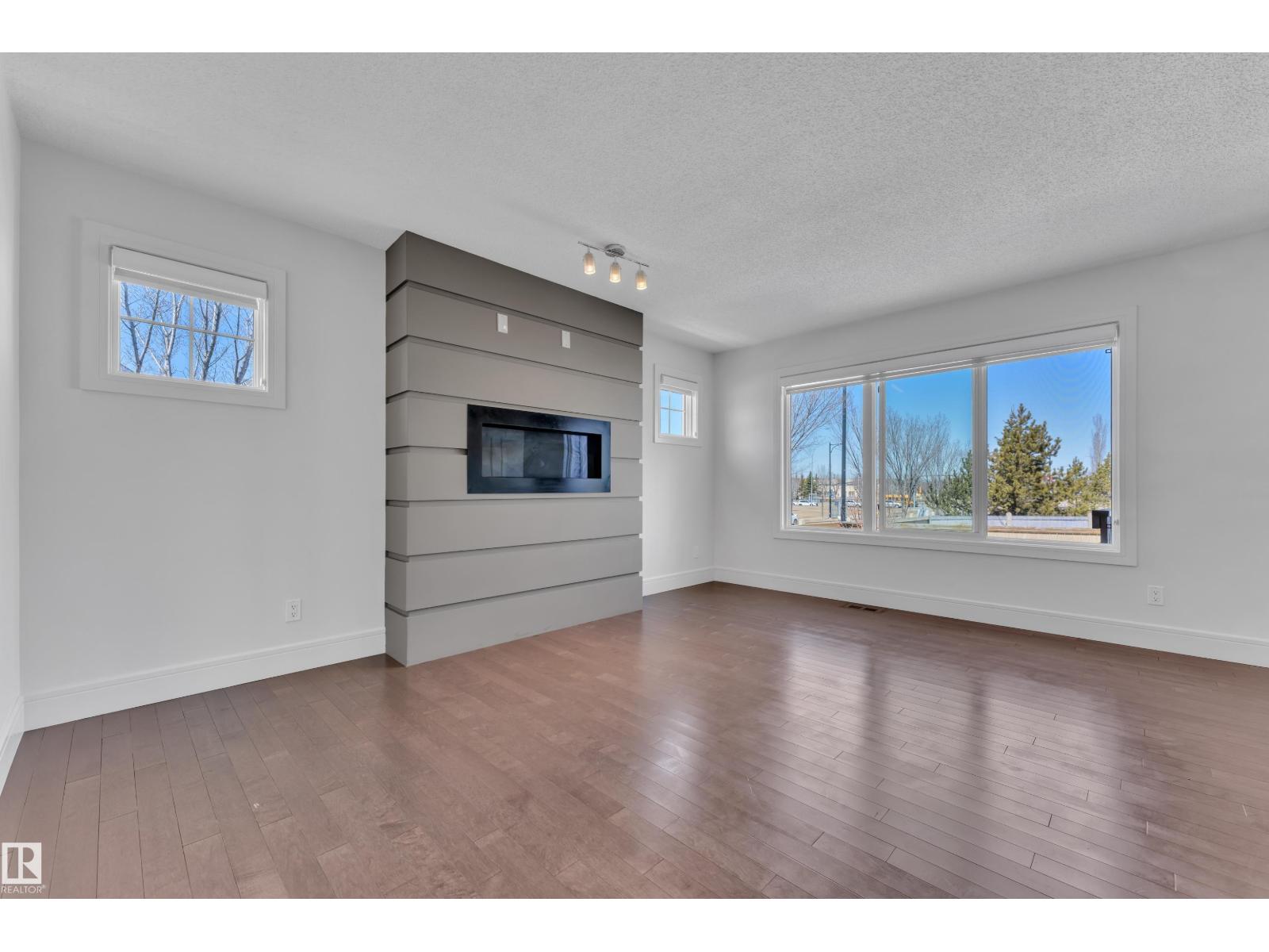 6156 11 AV SW, Edmonton