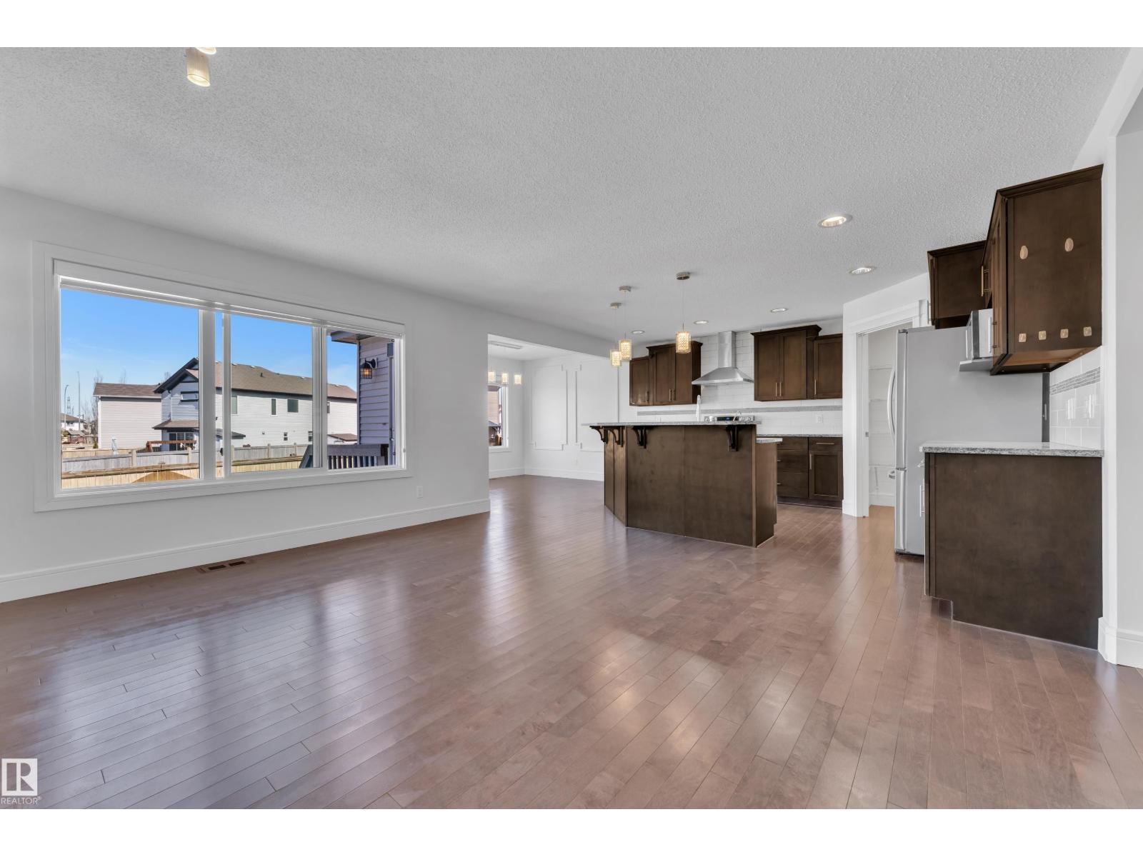 6156 11 AV SW, Edmonton