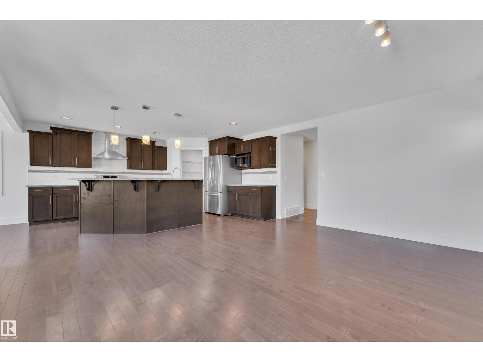 6156 11 AV SW, Edmonton