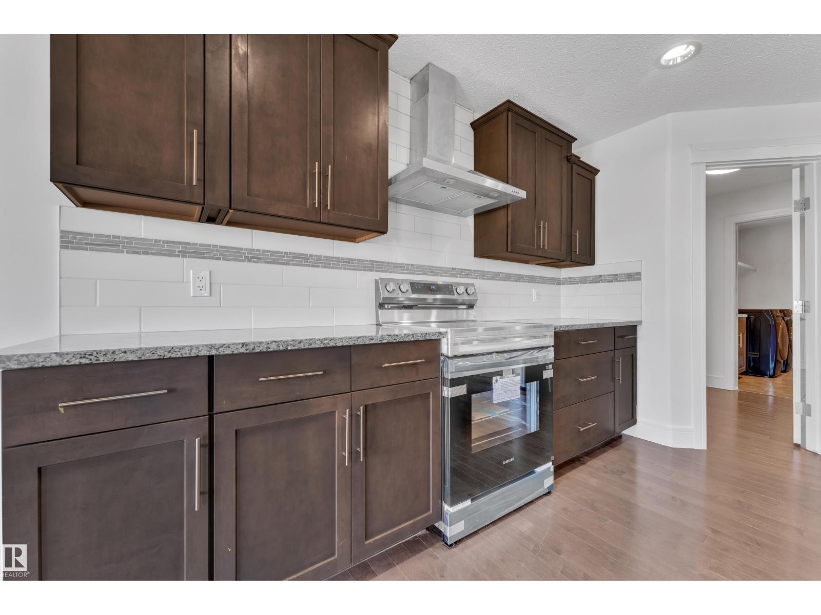 6156 11 AV SW, Edmonton