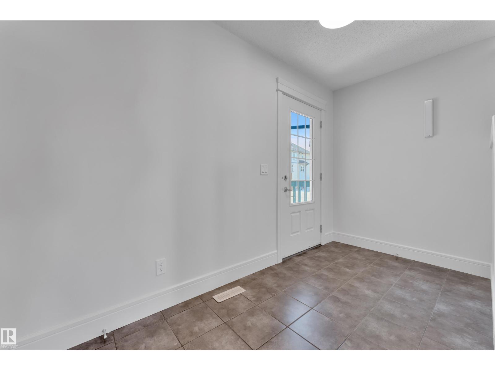 6156 11 AV SW, Edmonton