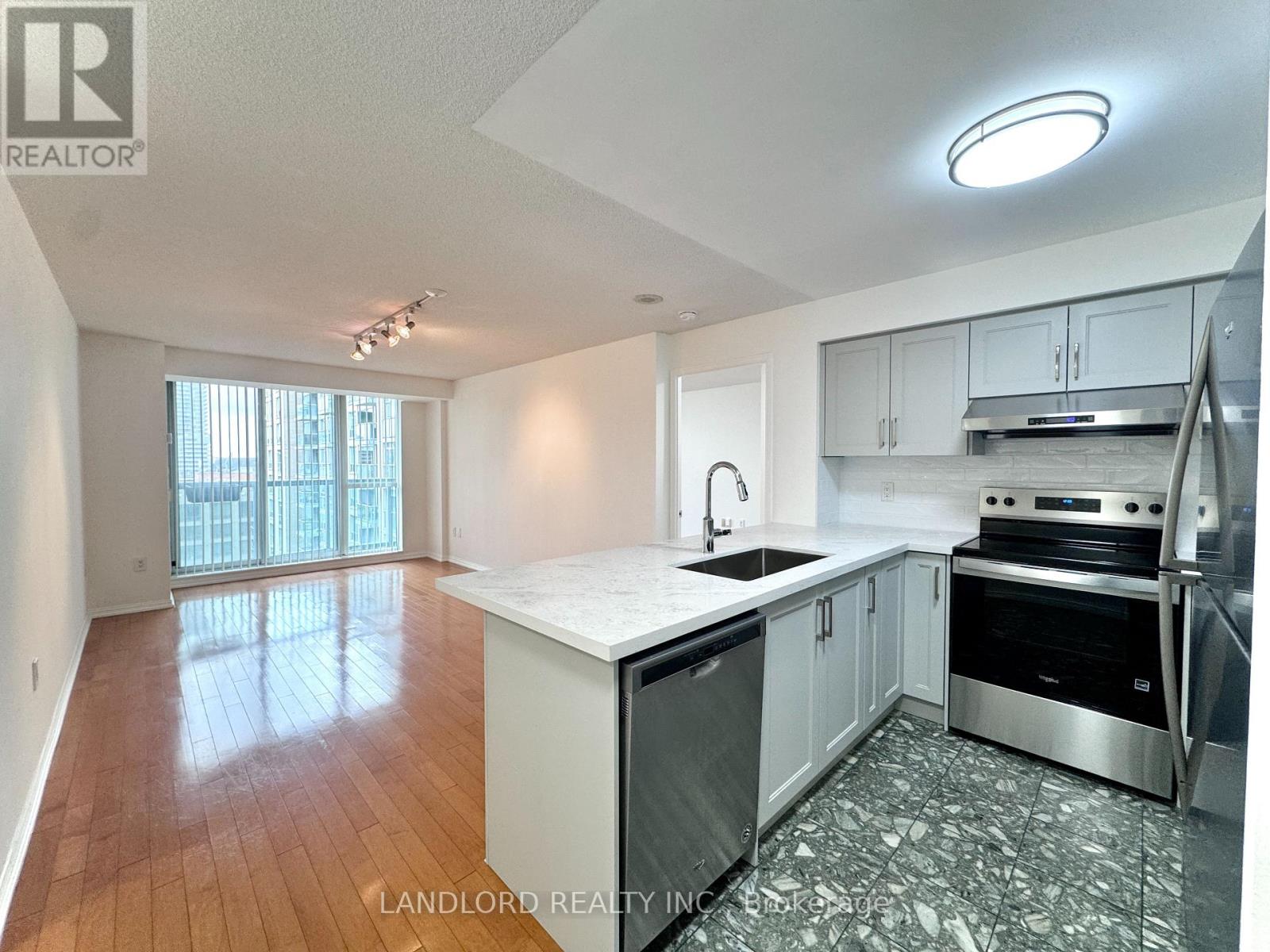 911 - 109 FRONT STREET E