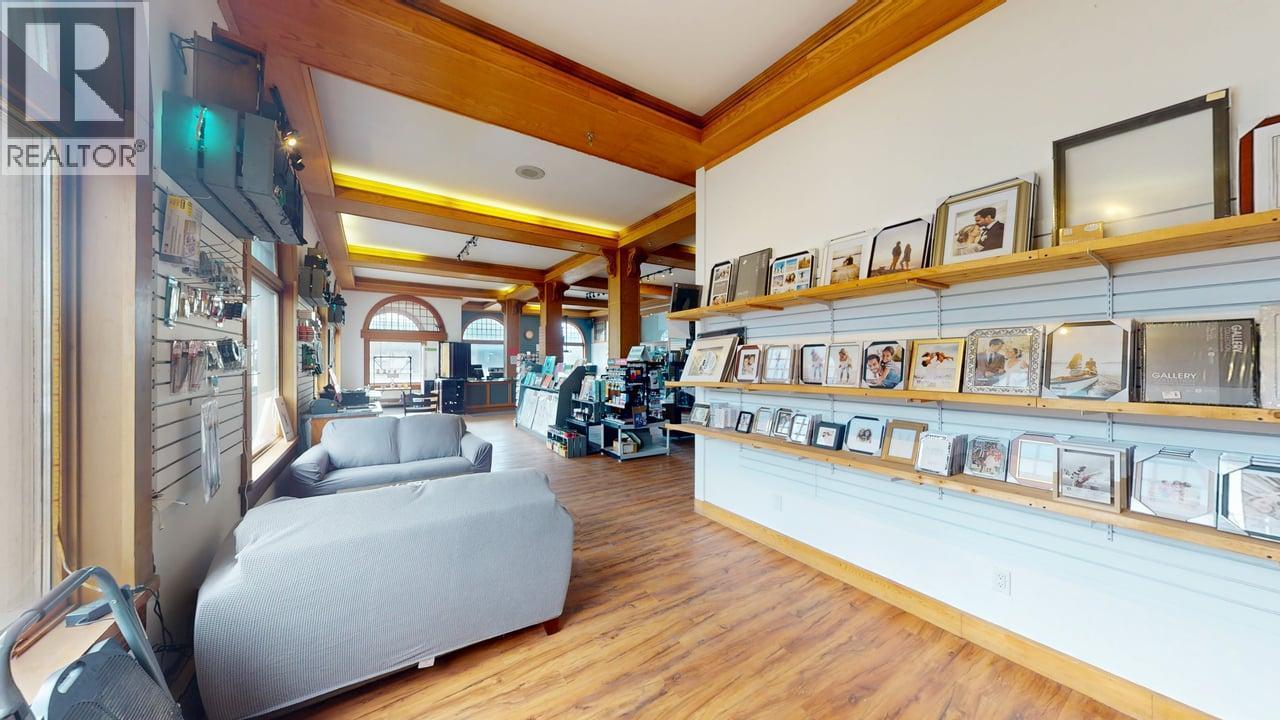  800 Baker Street, Cranbrook