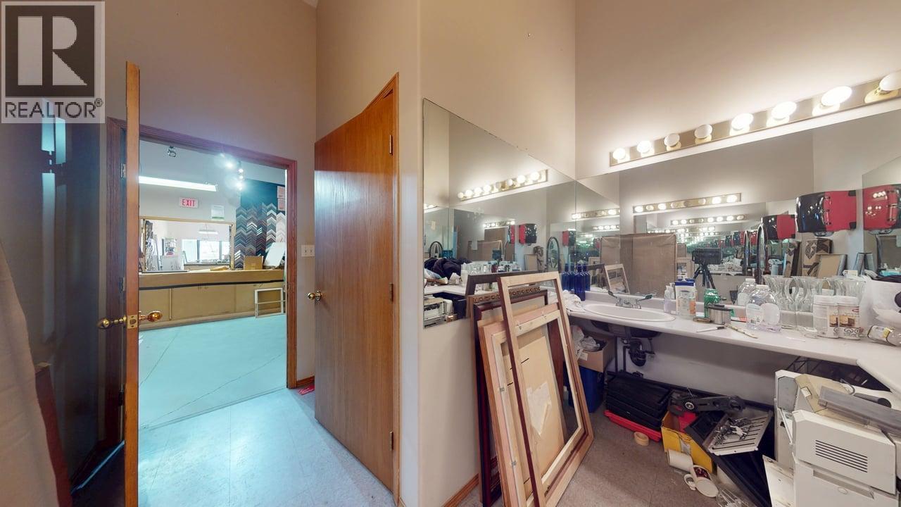  800 Baker Street, Cranbrook