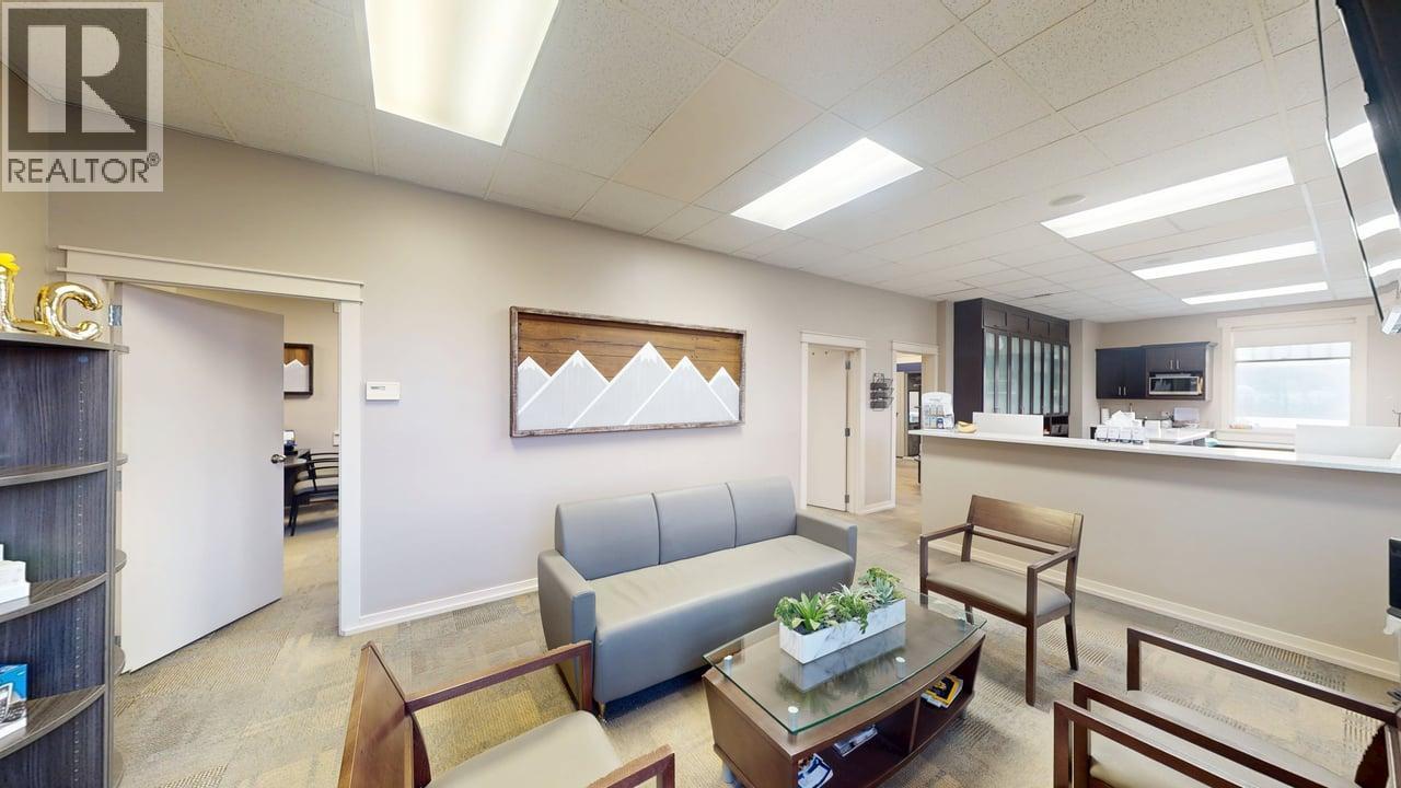  800 Baker Street, Cranbrook