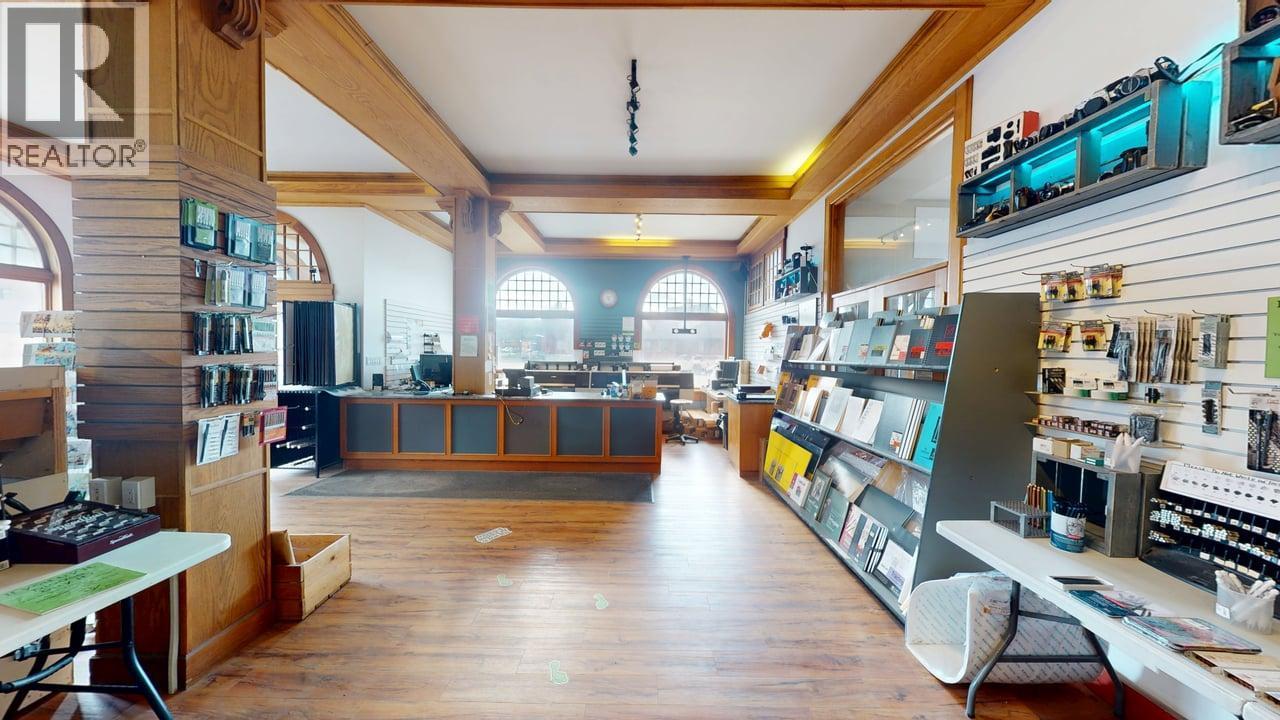  800 Baker Street, Cranbrook