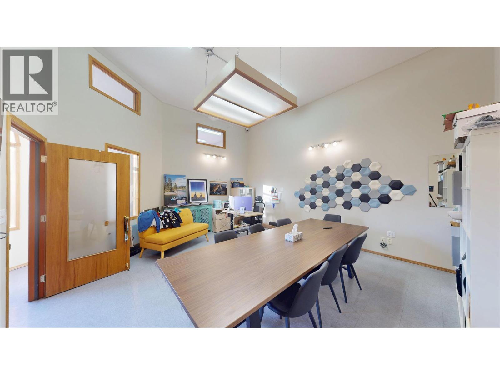  800 Baker Street, Cranbrook