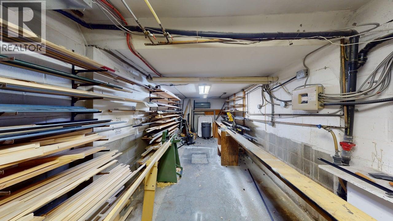  800 Baker Street, Cranbrook