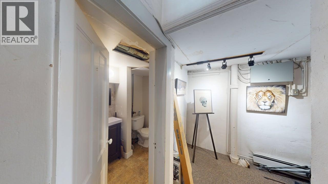  800 Baker Street, Cranbrook