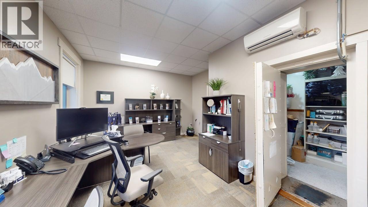  800 Baker Street, Cranbrook