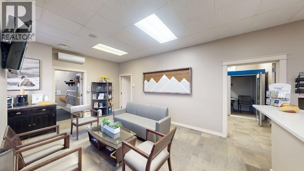  800 Baker Street, Cranbrook