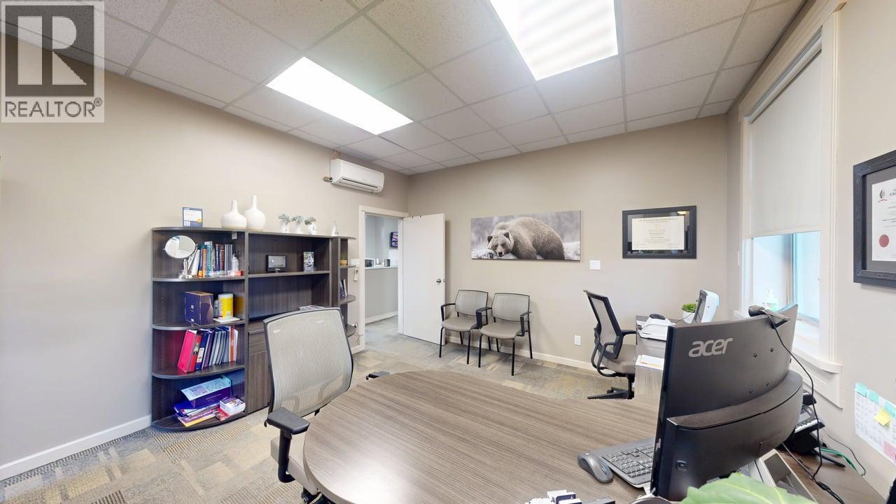  800 Baker Street, Cranbrook