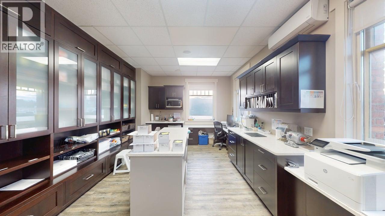  800 Baker Street, Cranbrook