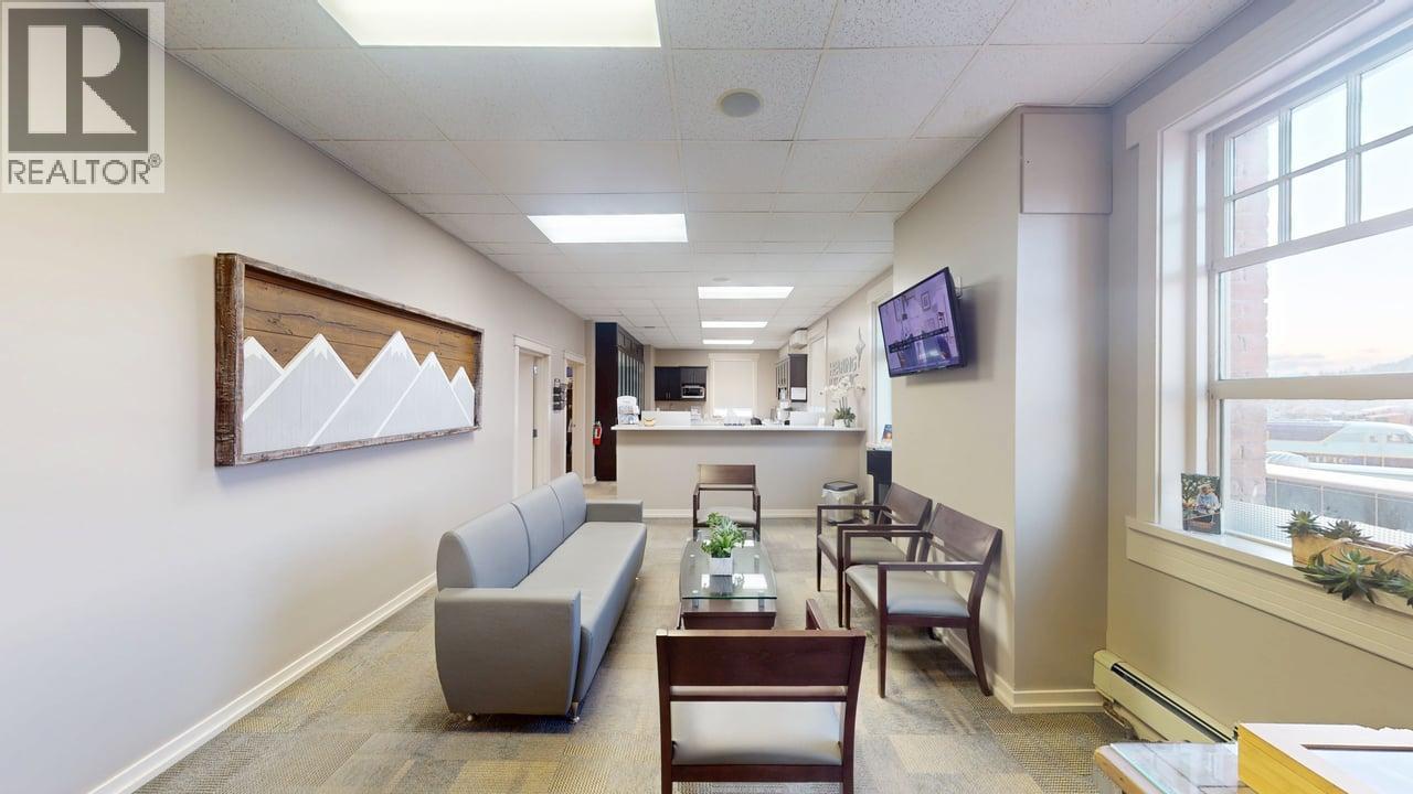  800 Baker Street, Cranbrook