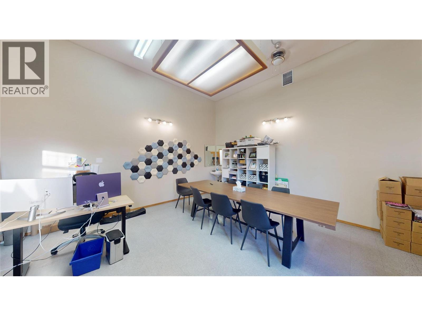  800 Baker Street, Cranbrook