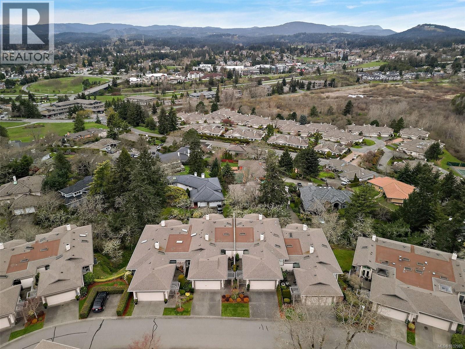 13 4300 Stoneywood Lane, Saanich