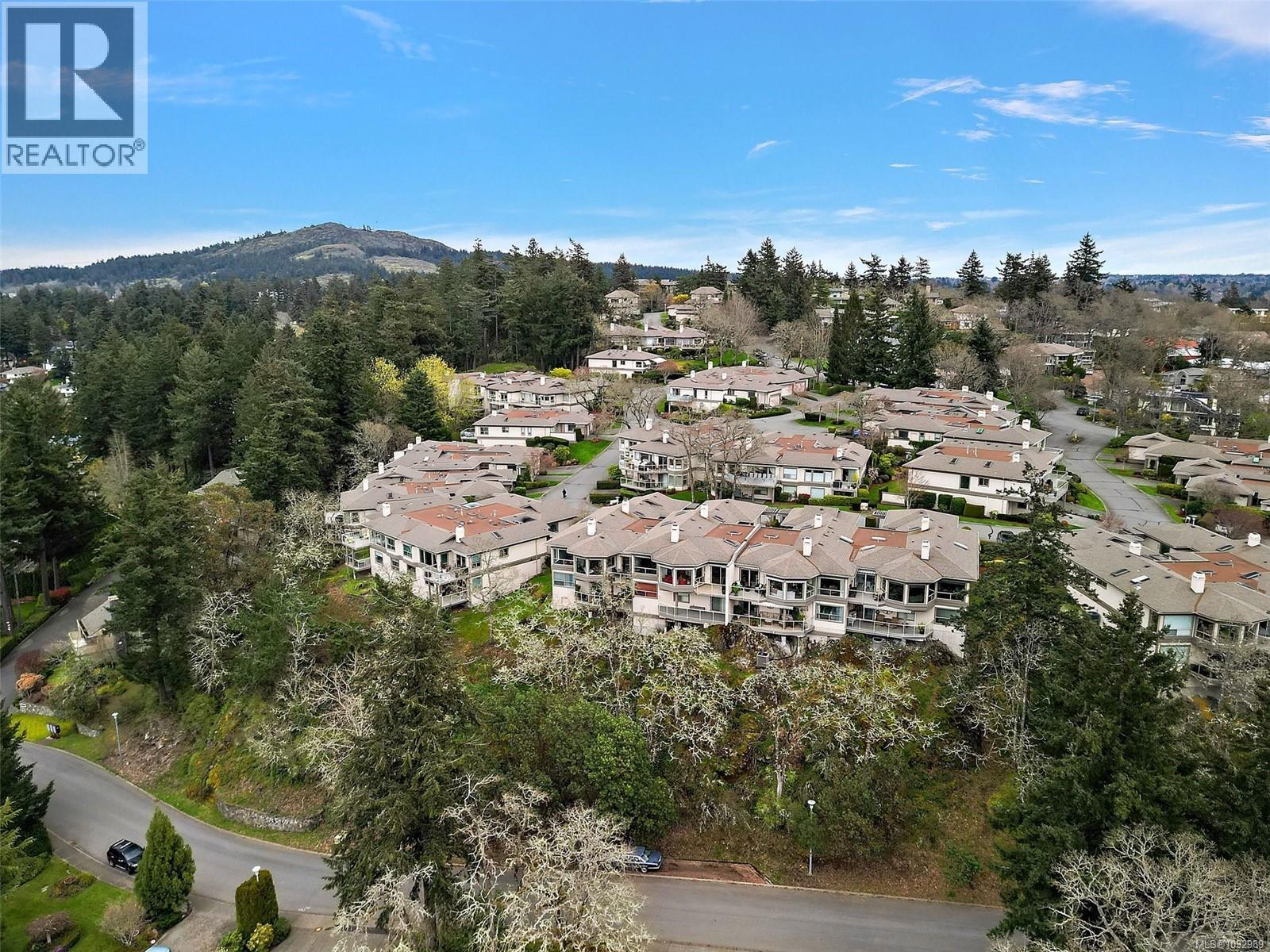 13 4300 Stoneywood Lane, Saanich