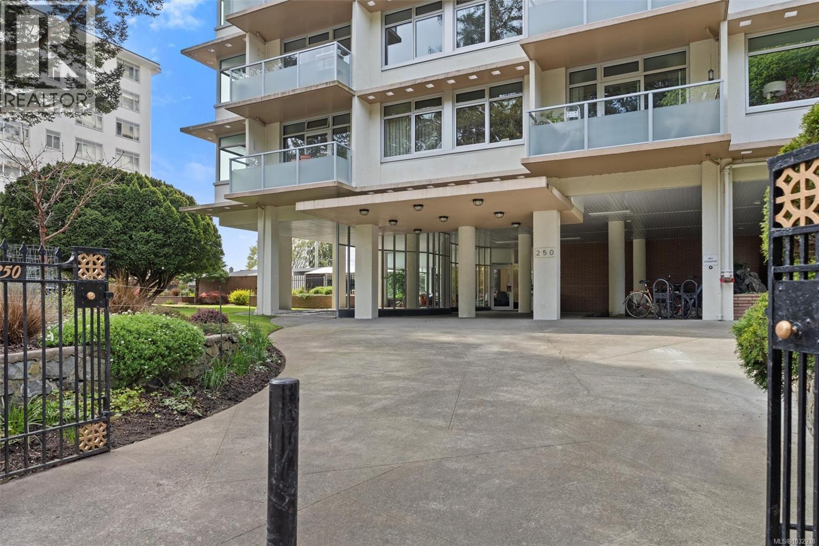 1005 250 Douglas Street, Victoria