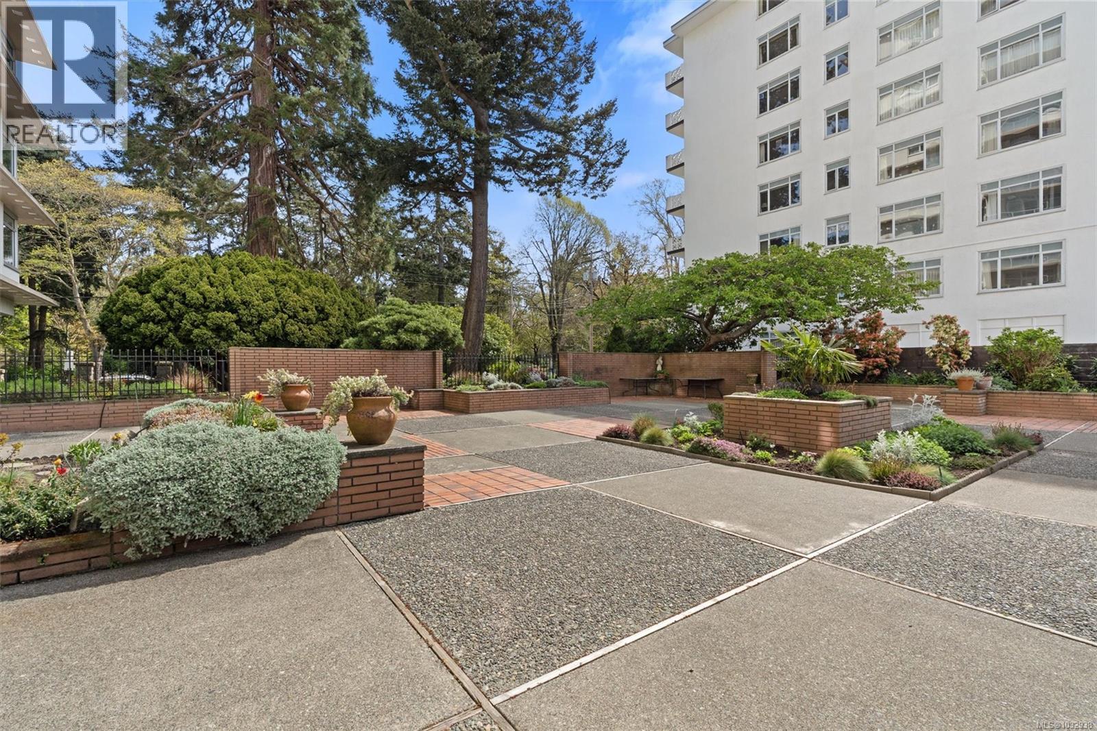 1005 250 Douglas Street, Victoria